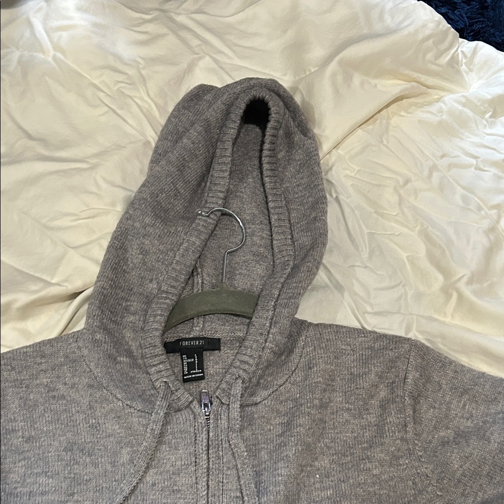 Cropped Gray Zip-Up Sweater with hood - Picture 6 of 8